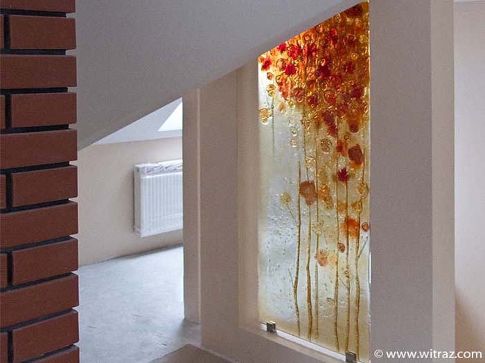 Art walls with the red andamber coloured leafs decoration