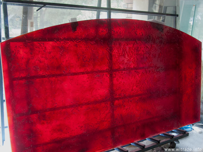 czerwona podswietlana sciana w bardze szklo artystyczne warszawa2