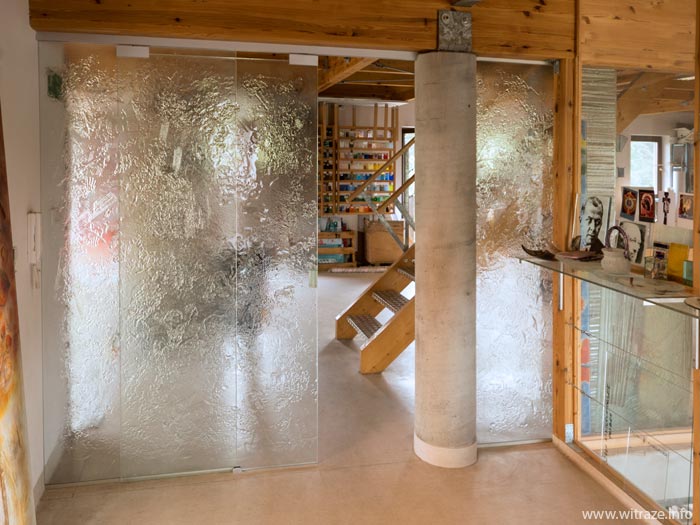 drzwi przesuwne szklane artystyczne szklo w architekturze bezbarwne fakturowane witraze warszawa1