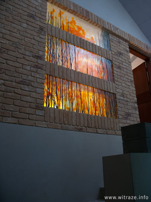 dekoracyjne szklo we wnetrzu jesienne cieple kolory klatka schodowa warszawa4