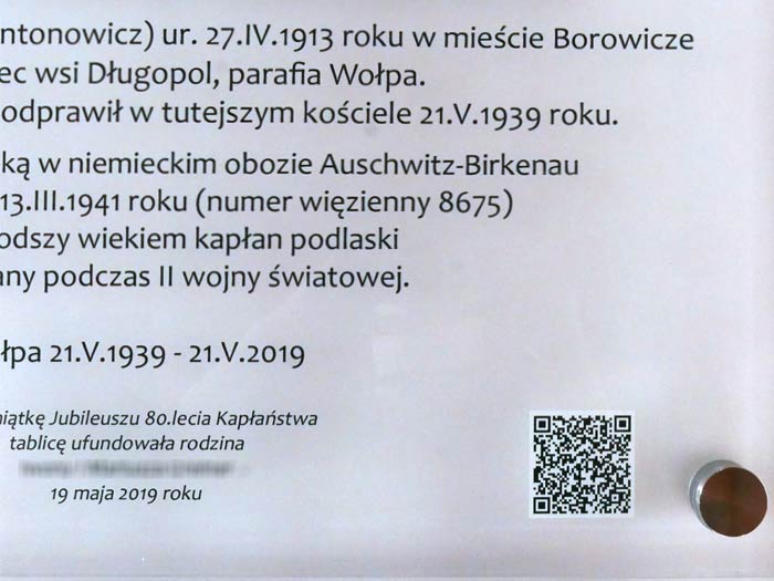 ksiadz wladyslaw jaworowicz auschwitz tablica pamiatkowa szklo witraze warszawa1