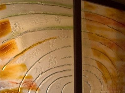 Ściana szklana, szkło artystyczne w kolorach jesieni