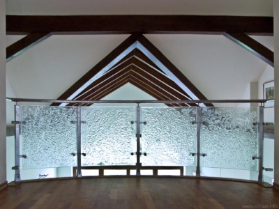 Decorative glass railing