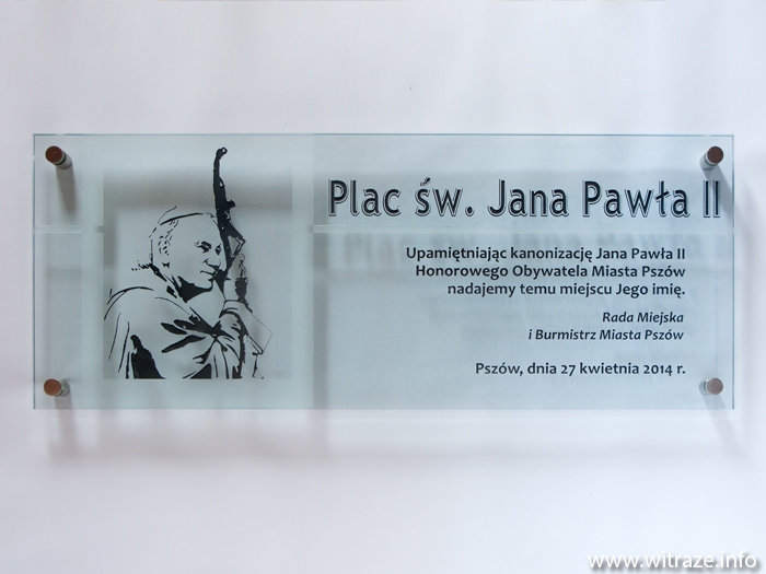 Szklana tablica pamiątkowa Św. Jana Pawła II