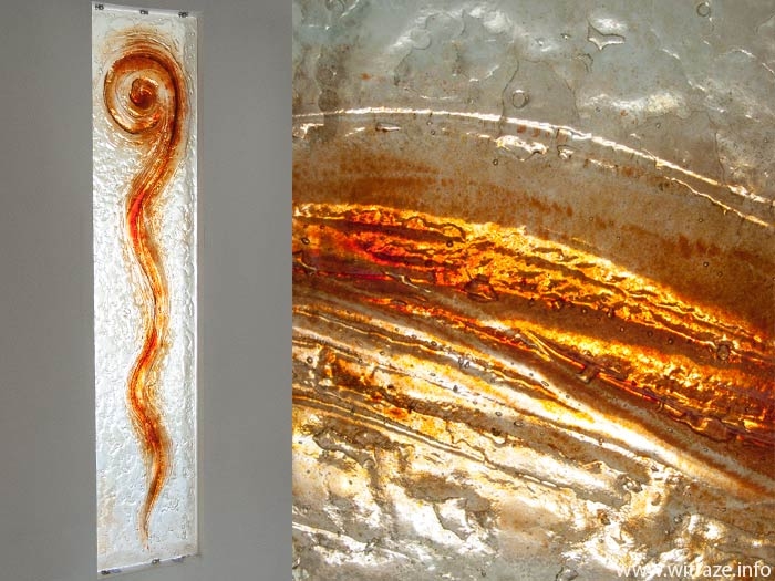 Wąska ścianka - szkło artystyczne z motywem złotej spirali