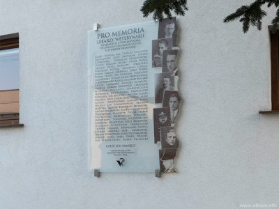 Commemorative plaque at Veterinary Madical Center