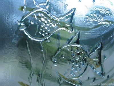 Szkło artystyczne z motywem morskim wypełnia drzwi