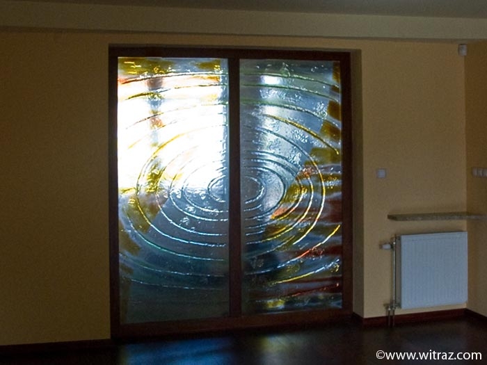 Pastel colors art glass wall between the hall and the living-room