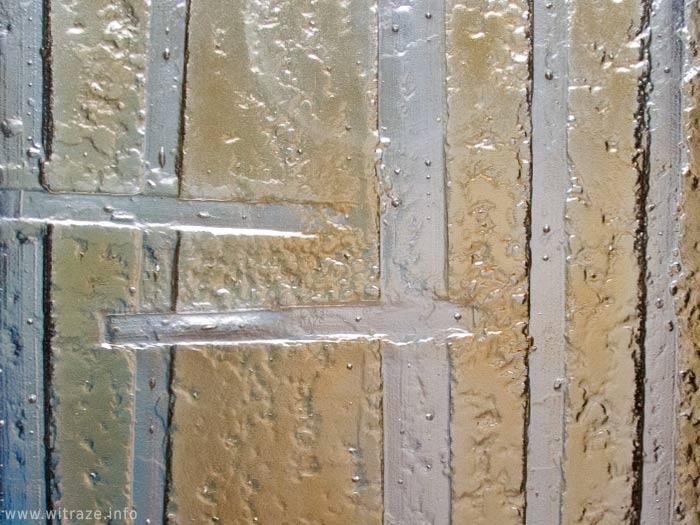 Ściana szklana, reliefowana, emaliowana, z motywem geometrycznym