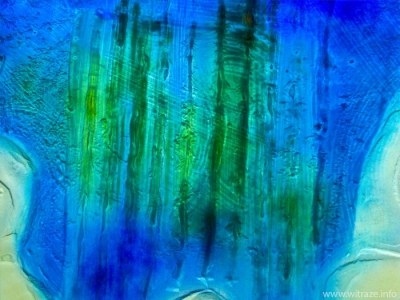 Szkło artystyczne niebiesko - zielone, morskie, w oknie