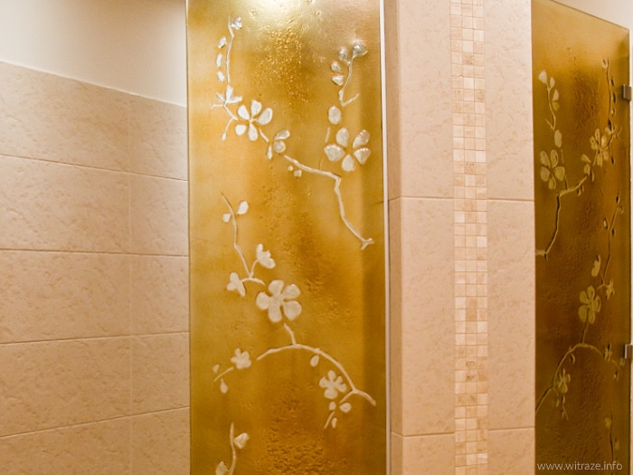 Kabina prysznicowa ze szkła artystycznego z motywem kwiatu wiśni