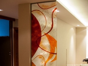 Szkło artystyczne - ścianka w kolorach czerwono - pomarańczowych